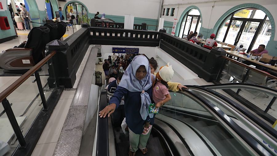 Volume kedatangan penumpang diprediksi lebih tinggi dibandingkan keberangkatan, dengan rata-rata lebih dari 45 ribu hingga 51 ribu penumpang per hari.