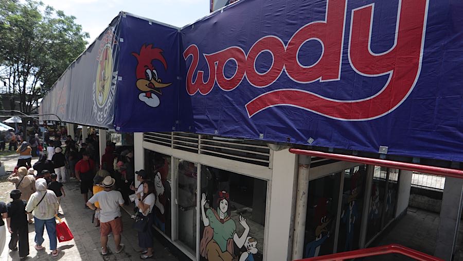 Rata-rata pengunjung tang datang merupakan warga sekitar lokasi. (Bloomberg Technoz/Andrean Kristianto)