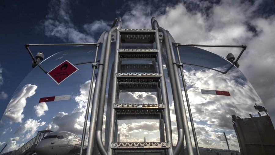 Tangki bahan bakar jet atau avtur./Bloomberg-Dado Galdieri