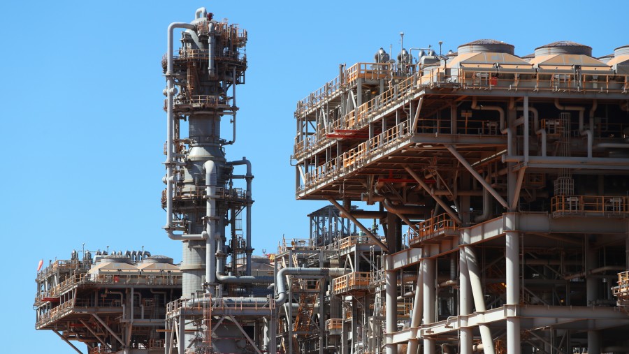 Fasilitas penyimpanan LNG Proyek Gorgon, yang dioperasikan oleh Chevron Corp., di Pulau Barrow, Australia. (Fotografer: Lisa Maree Williams)