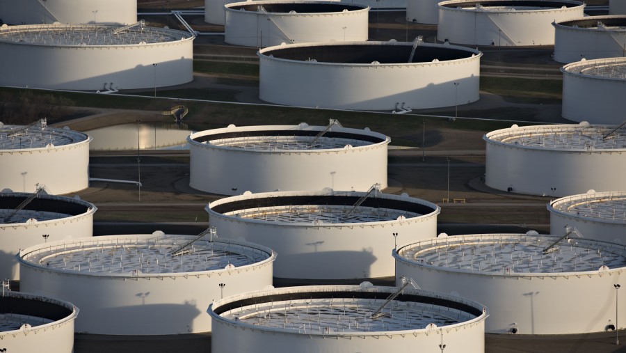 Oil storage./dok. Bloomberg