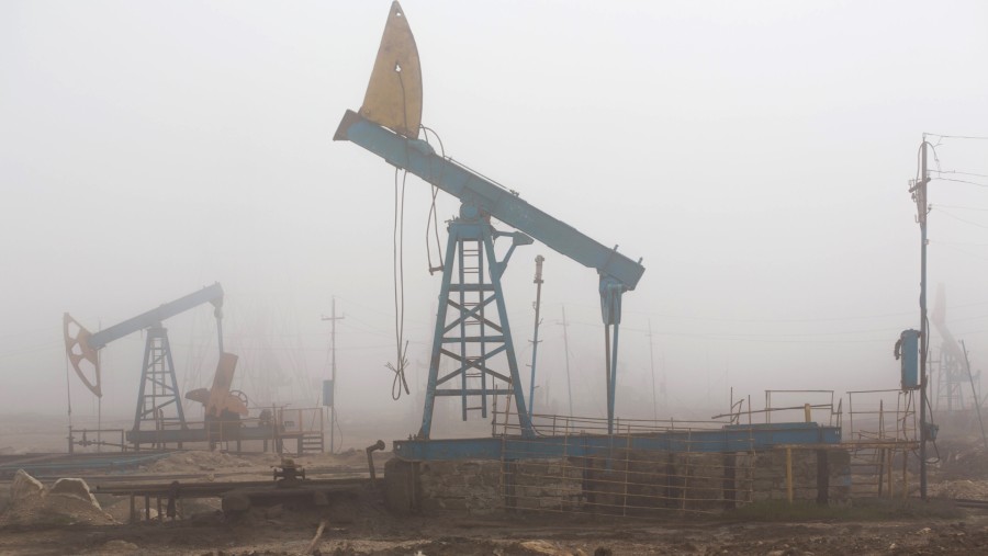 Nodding donkey di Azerbaijan./Bloomberg-Taylor Weidman