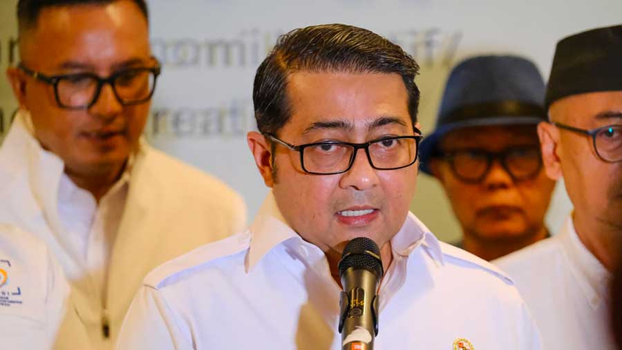 Menteri Ekonomi Kreatif/Kepala Badan Ekonomi Kreatif Teuku Riefky Harsya di gedung Kementerian Ekonomi Kreatif. (Dok. Kemenkraf)