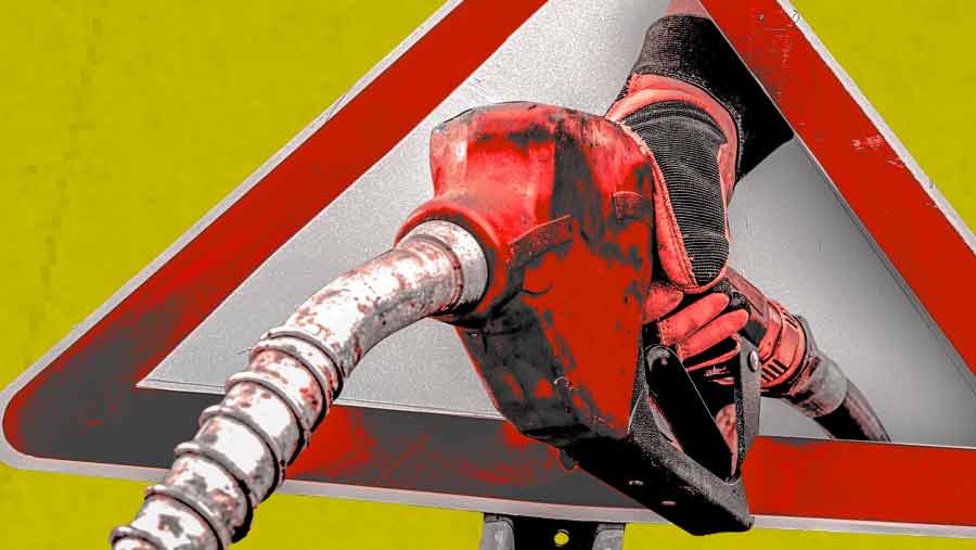 Pemerintah Batasi Pertalite-Solar: Mobil Maksimal 50 Liter/Hari (Bloomberg Technoz/Asfahan)