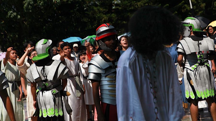 Kegiatan tersebut dikemas dalam bentuk tablo atau drama. (Bloomberg Technoz/Andrean K)