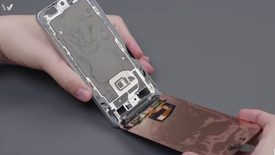 Pembongkaran vivo X300 Ultra oleh YouTuber asal China, WekiHome. dokL WekiHome/youtube