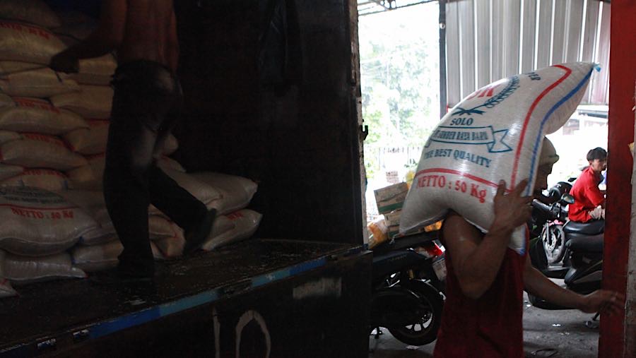 Saat ini capaian stok beras mencapai sekitar 4,4 juta ton. (Bloomberg Technoz/Andrean Kristianto)