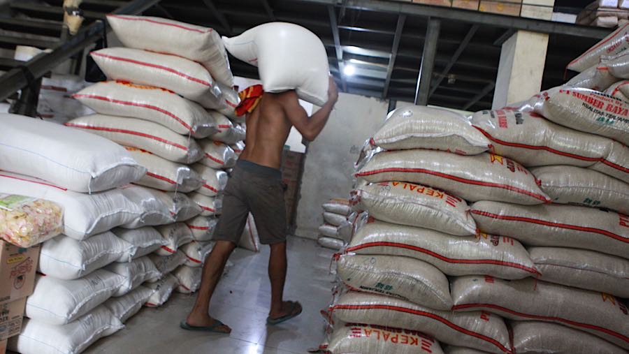Kementerian Pertanian menargetkan Cadangan Beras Pemerintah (CBP) tembus 5 juta ton bulan ini, untuk menghadapi ancaman El Nino 2026.