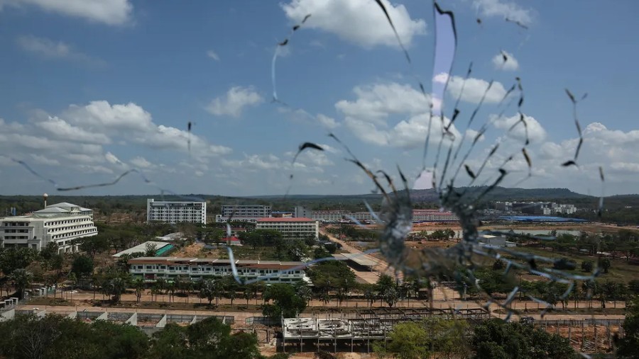 Gedung pusat penipuan di O Smach, Kamboja, pada 6 Maret.Fotografer: Valeria Mongelli/Bloomberg