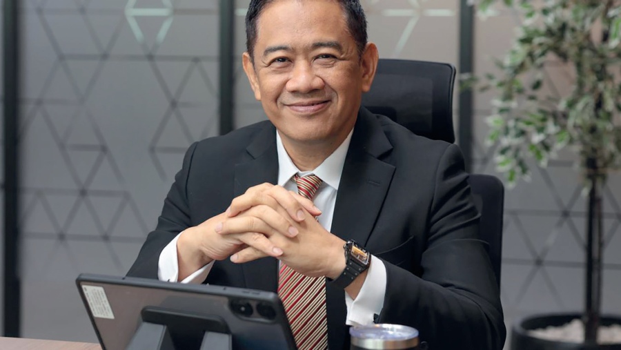 Foto Dokumen Pribadi Akbar Djohan. Grafis: Bloomberg Businessweek Indonesia