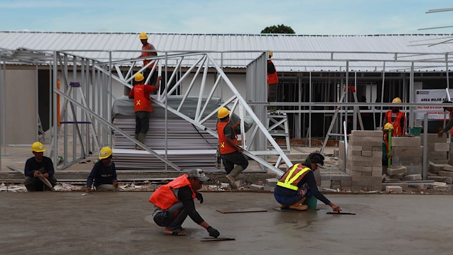 Hunian tersebut juga dilengkapi dengan fasilitas ruang terbuka untuk mendukung kenyamanan warga, khususnya anak-anak. (Bloomberg Technoz/Andrean)