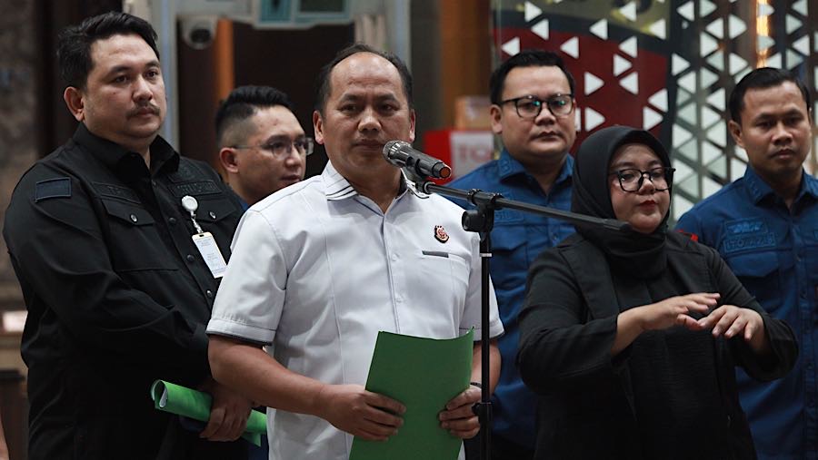 Kepala Pusat Penerangan Hukum Kejagung Anang Supriatna saat konfrensi pers di Kejagung, Kamis (9/4/2026). (Bloomberg Technoz/Andrean Kristianto)