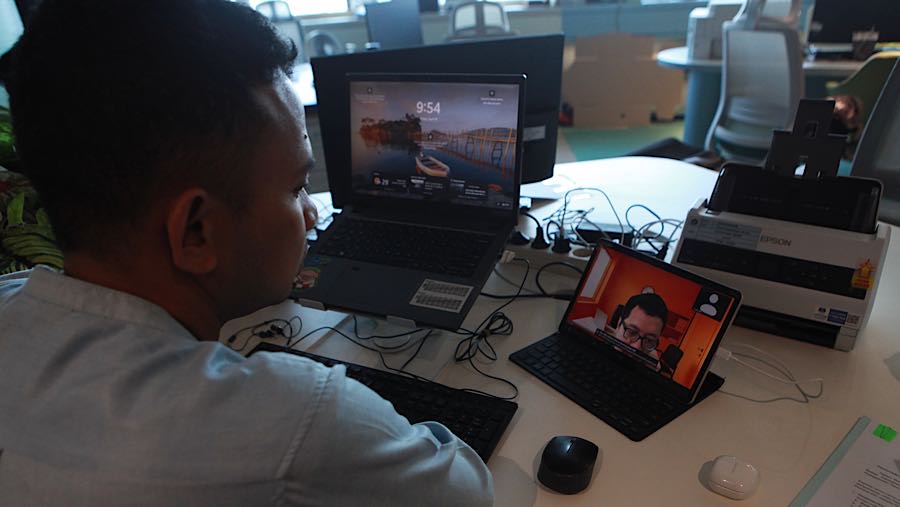 Meskipun adanua penerapan WFH, ASN diwajibkan bekerja secara normal, kegiatan dilakukan secara daring. (Bloomberg Technoz/Andrean Kristianto)
