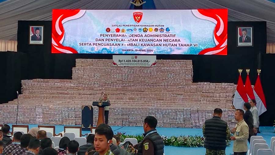 Penyerahan denda administratif dan penyelamatan keuangan negara (10/4/2026). (Bloomberg Technoz/Pramesti)