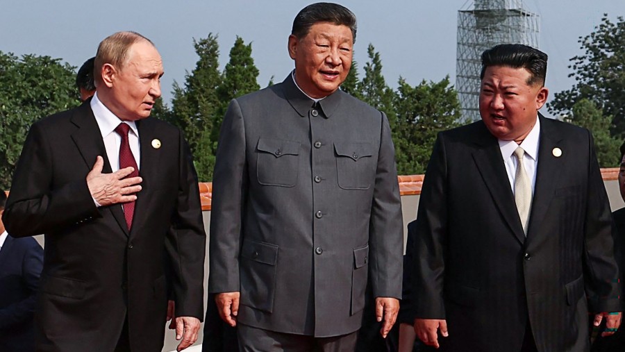 Presiden Rusia Vladimir Putih, Presiden China Xi Jinping, dan Presiden Korea Utara Kim Jong Un./dok. Bloomberg