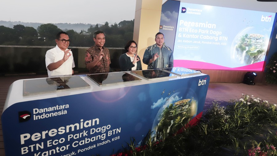 Direktur Utama BTN Nixon LP Napitupulu, bersama jajaran direkasi meresmikan Eco Park Dago. Dok: BTN
