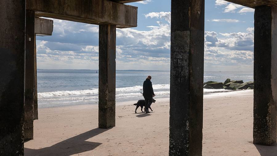 Suhu yang mulai menghangat di Coney Island, Brooklyn, New York. dok: Bloomberg