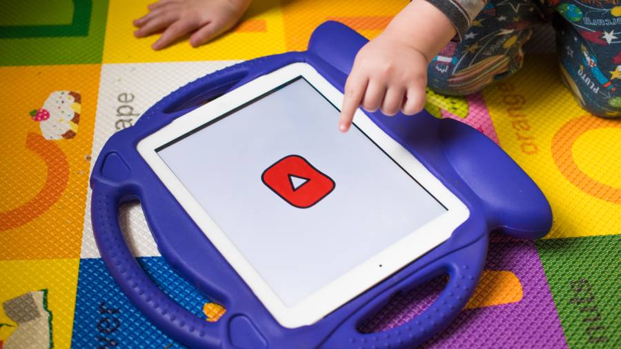 Ilustrasi Aplikasi Youtube milik Google Alphabet Inc.(dok: Bloomberg)