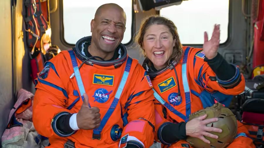 Victor Glover bersama Christina Koch, astronot NASA dalam misi Artemis II. dok NASA