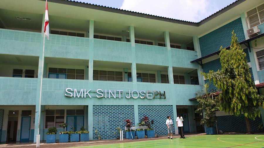 Sekolah swasta gratis tersebut tersebar di lima wilayah kota administrasi Jakarta guna menjangkau lebih banyak. (Bloomberg Technoz/Andrean Kristianto)