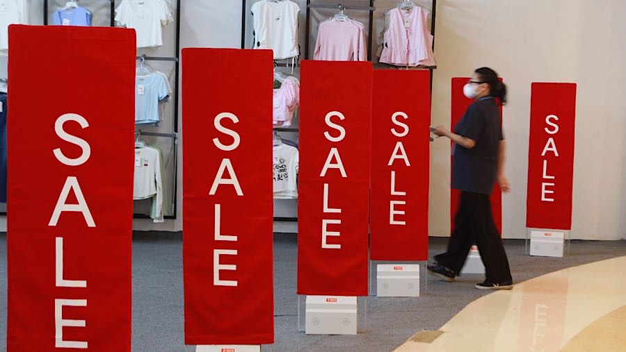 BI melaporkan penjualan ritel yang dicerminkan dengan Indeks Penjualan Riil (IPR) untuk Februari berada di 232,7. (Bloomberg Technoz/Andrean K)