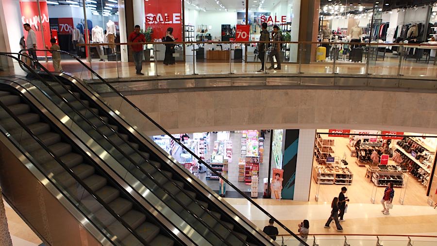 Bank Indonesia (BI) mengumumkan data penjualan eceran atau ritel untuk periodre Februari dan proyeksi Maret. (Bloomberg Technoz/Andrean Kristianto).