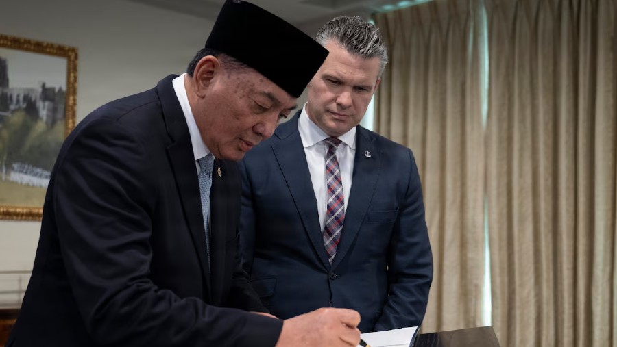 Menteri Pertahanan RI Sjafrie Sjamsoeddin dan Menteri Peratahanan AS Pete Hegseth bertemu di Markas Departemen Pertahanan AS. (Sumber: Pentagon)