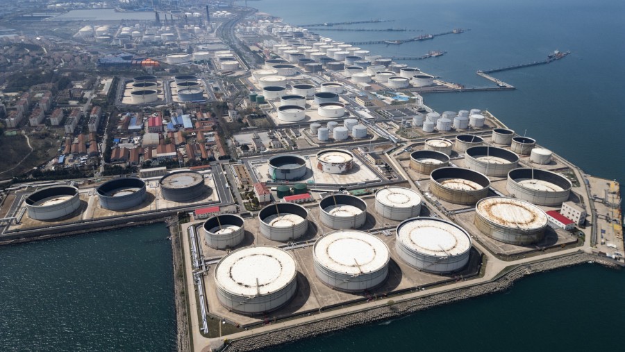 Terminal Minyak Mentah Pelabuhan Qingdao di Qingdao, China./Getty via Bloomberg