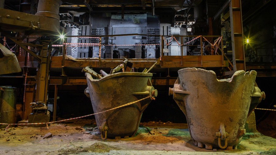 Smelter nikel yang sedang tidak beroperasi./Bloomberg-Andrey Rudakov