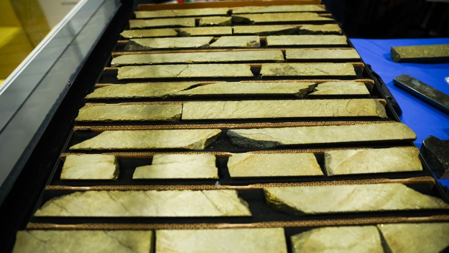 Sampel inti yang menunjukkan adanya nikel./Bloomberg-Cole Burston