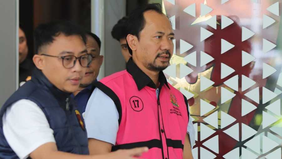 Kejaksaan Agung menahan produser film Agung Winarno dalam kasus TPPU eks pejabat MA Zarof Ricar. (Dok Kejaksaan Agung)