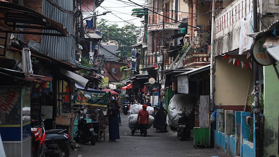 Sedangkan berdasarkan Data Kependudukan Bersih Semester II Tahun 2025, jumlah penduduk Provinsi DKI Jakarta tercatat 10.881.514 jiwa.