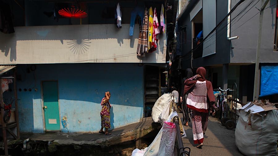 Suasana pemukiman warga di Kebon Melati, Jakarta, Kamis (16/4/2026). (Bloomberg Technoz/Andrean Kristianto)