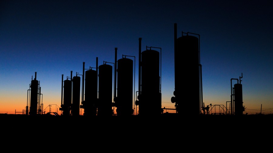 Peralatan Pioneer Natural Resources di dekat Midland, Texas, AS./Bloomberg-Michael Ciaglo