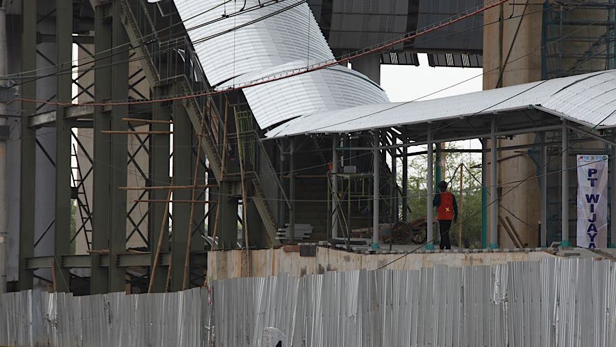 Pembangunan Stasiun Jakarta Internasional Stadium (JIS) kini sudah memasuki tahap akhir. (Bloomberg Technoz/Andrean Kristianto)