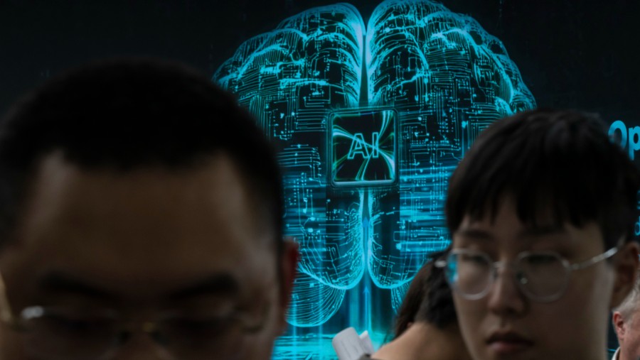 Ilustrasi perkembangan AI dan ambisinya mengalahkan kecerdasan manusia. (dok: Bloomberg)