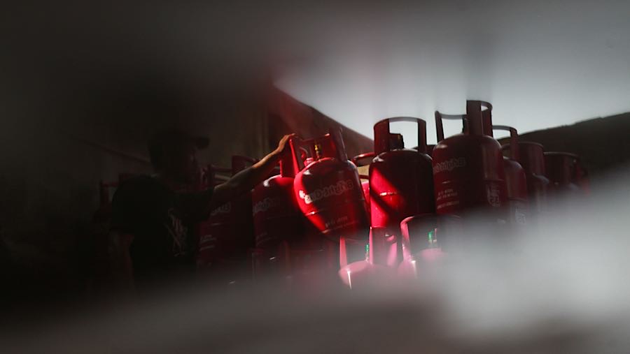 Kenaikan harga produk LPG atau elpiji non-subsidi terjadi pada tabung 5,5 kg dan 12 kg yang berlaku di seluruh Indonesia. (Bloomberg Technoz/Andrean)