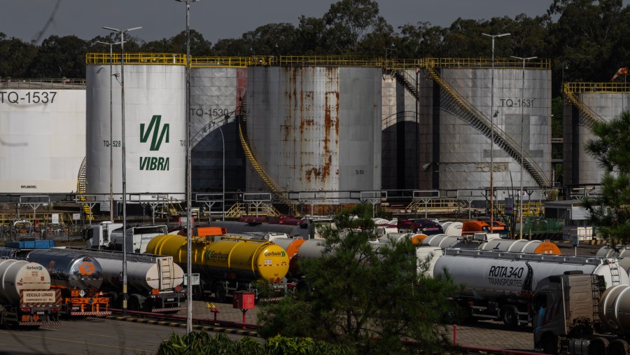 Tangki penyimpanan minyak di Kilang Replan Paulinia Petroleo Brasileiro SA (Petrobras) di Paulinia, negara bagian Sao Paulo, Brasil./Bloomberg