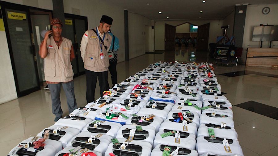 Total jemaah haji Indonesia pada tahun ini mencapai 221.000 orang dan akan diberangkatkan secara bertahap hingga Mei mendatang. 