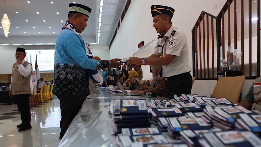 Kedatangan ini menjadi awal rangkaian keberangkatan jemaah haji tahun ini. (Bloomberg Technoz/Andrean Kristianto)