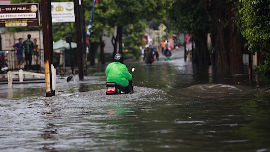 BMKG mengimbau masyarakat untuk meningkatkan kewaspadaan terhadap potensi cuaca ekstrem dalam periode 20-23 April 2026.
