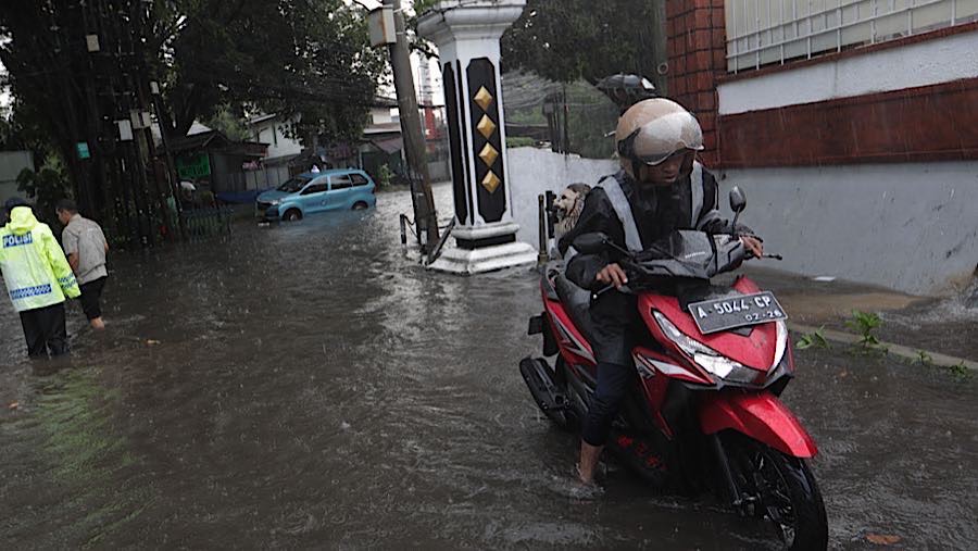 BMKG memperkirakan dua zona musim (ZOM) di wilayah Jakarta memulai musim kemarau pada Mei. (Bloomberg Technoz/ Andrean Kristianto)