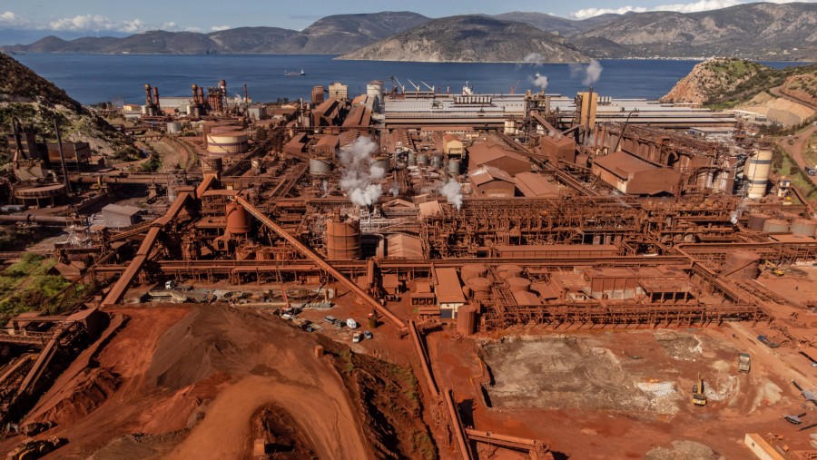Pabrik Aluminium Yunani, sebuah unit dari Metlen Group, di Agios Nikolaos, Viotia, Yunani./Bloomberg-Nick Paleologos