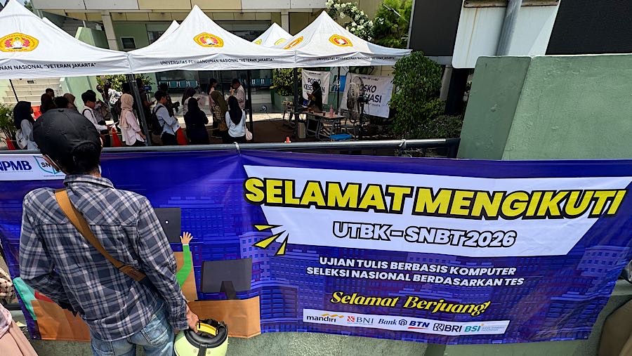 Peserta bersiap Seleksi Nasional Berdasarkan Tes (SNBT) 2026 di UPNVJ, Limo, Depok, Rabu (22/4/2026). (Bloomberg Technoz/Andrean Kristianto)