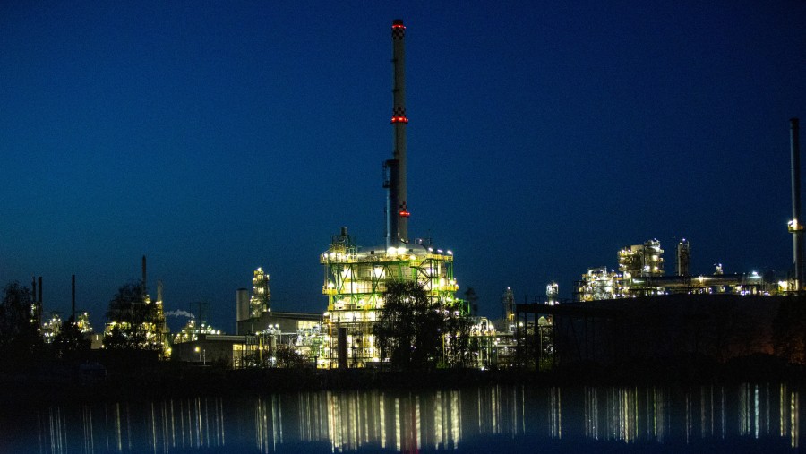 Kilang minyak PCK Schwedt, yang dioperasikan oleh PCK Raffinerie GmbH yang dikendalikan oleh Rosneft Oil Co./Bloomberg-Krisztian Bocsi