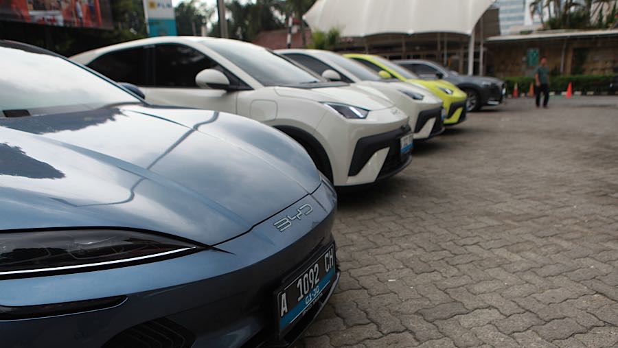 Sebelumnya, Perkumpulan Industri Kendaraan Listrik Indonesia (Periklindo) mewanti-wanti penetapan tarif PKB kendaraan listrik. (Bloomberg Technoz)