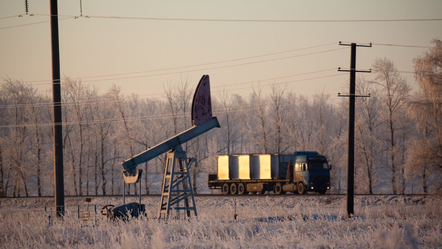 An oil pumping jack, also known as a nodding donkey, in an oilfield near Dyurtyuli, in the Republic of Bashkortostan, Russia./Bloomberg-Andrey Rudakov