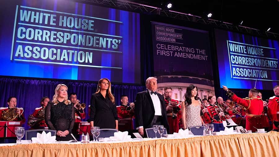 Insiden penembakan saat Presiden Trump menghadiri makan malam Asosiasi Koresponden Gedung Putih (25/4/2026). (Yuri Gripas/Abaca/Bloomberg)