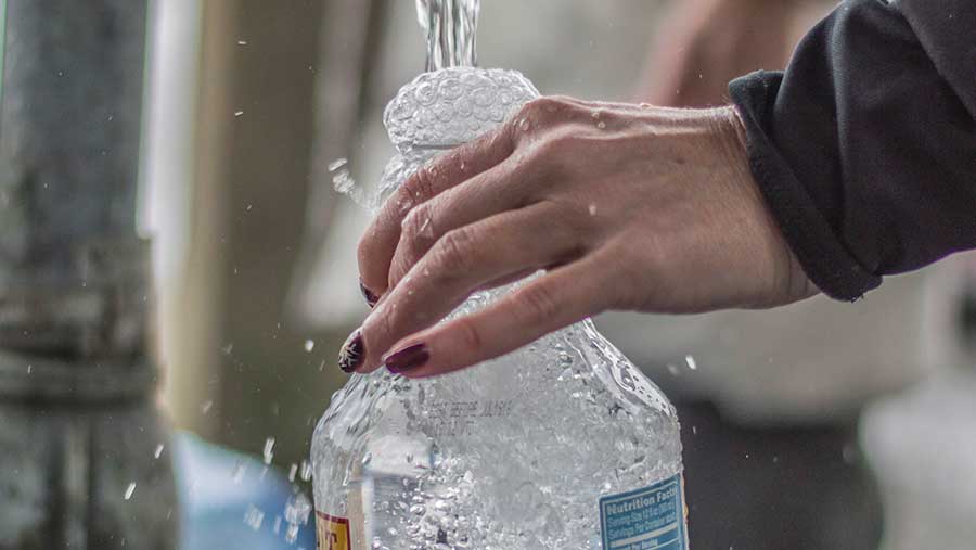 Ilustrasi Air Zam-zam (Envato)