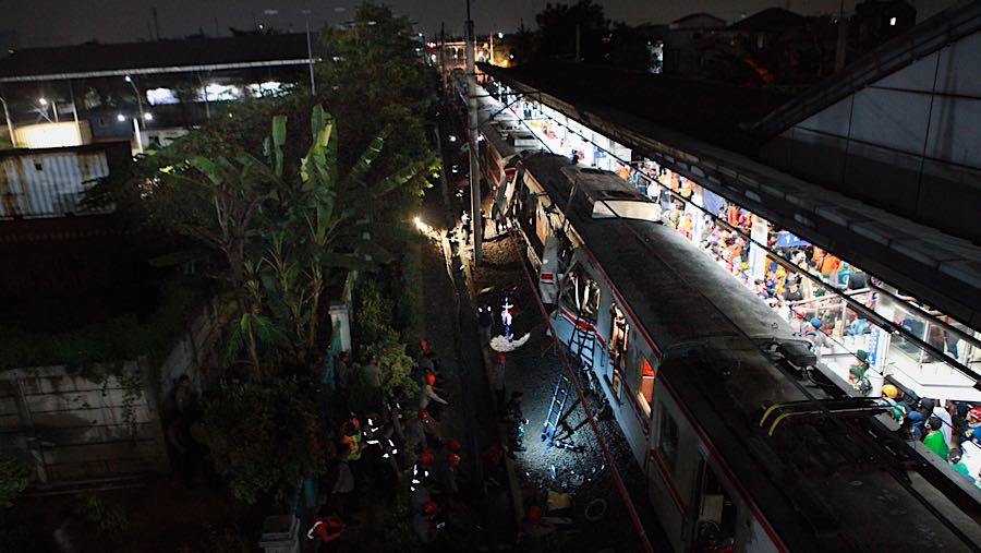 Peristiwa terjadi di emplasemen Stasiun Bekasi Timur KM 28+920 sekitar pukul 20.52 WIB. (Bloomberg Technoz/Andrean Kristianto)
